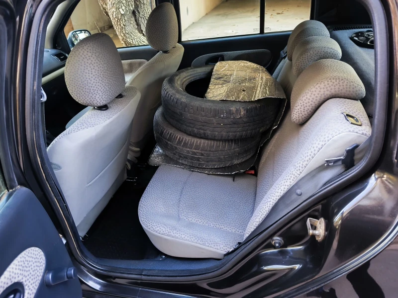 Renault Clio 1.2i, снимка 6 - Автомобили и джипове - 52721676