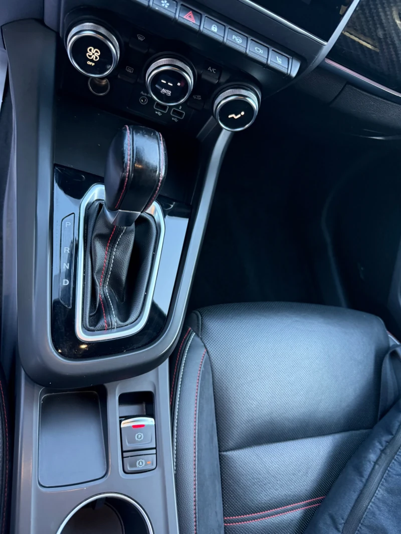 Renault Arkana 1.3T, снимка 10 - Автомобили и джипове - 52851955