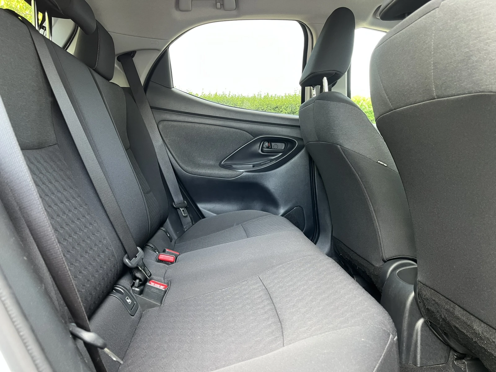 Toyota Yaris 1.5 VVT-i 125 к.с Automatic в Гаранция! - изображение 9