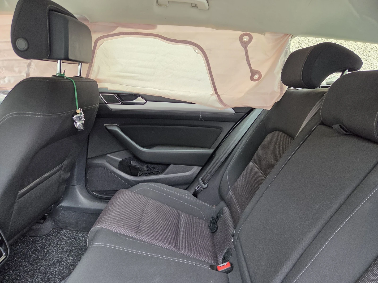 VW Passat 1.6 TDI, снимка 7 - Автомобили и джипове - 53446789