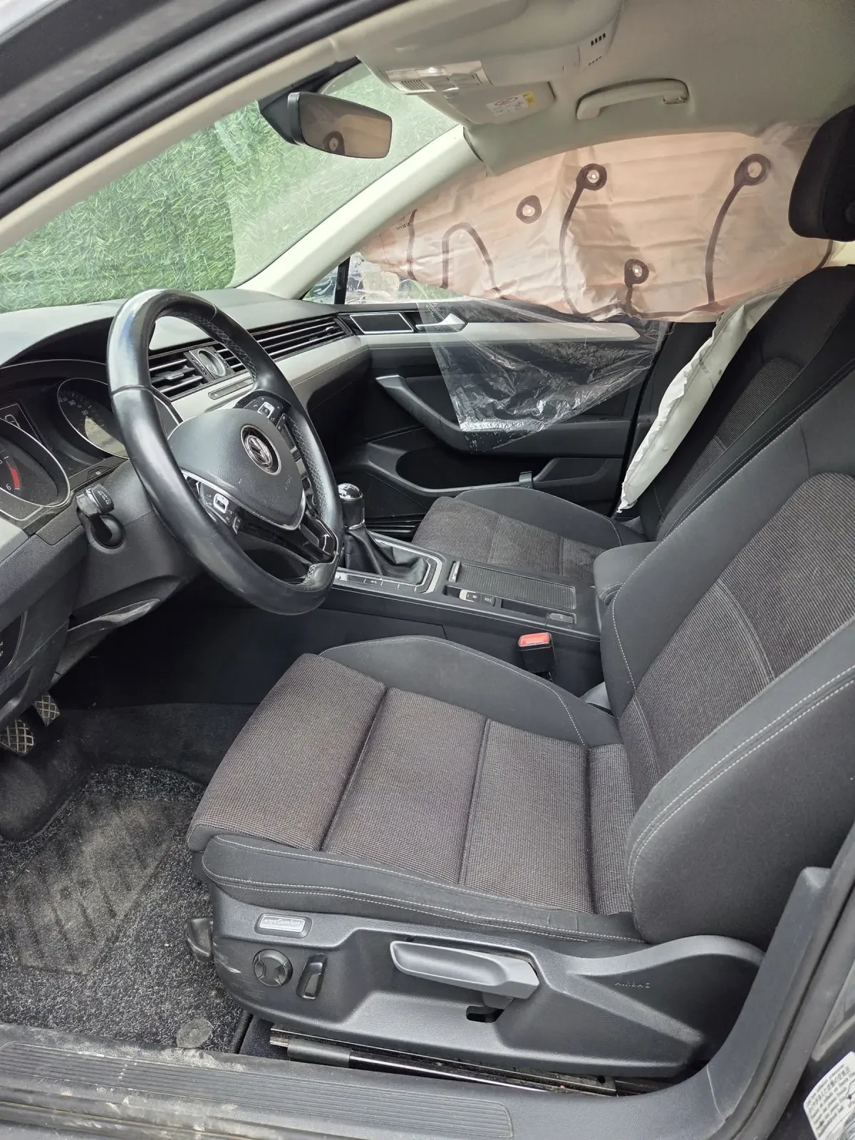 VW Passat 1.6 TDI, снимка 6 - Автомобили и джипове - 53446789