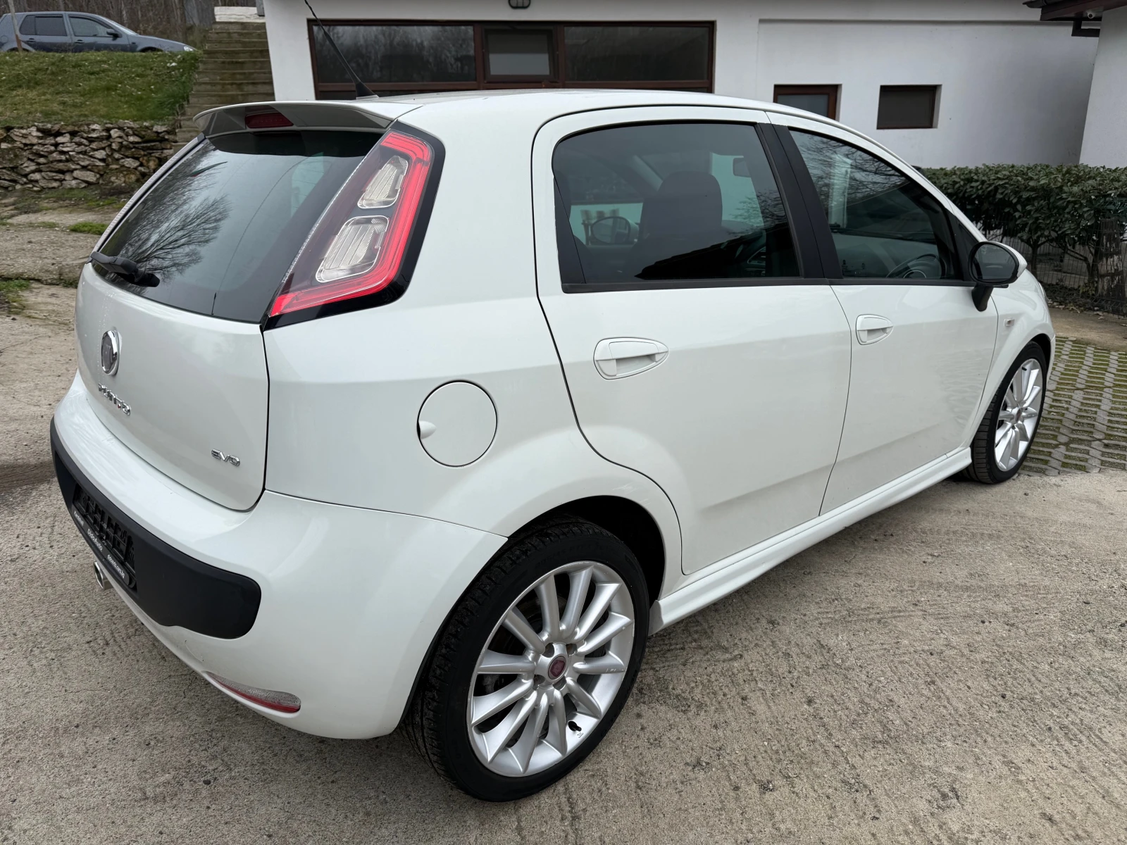 Fiat Punto 1.6M-Jet EVO - изображение 4