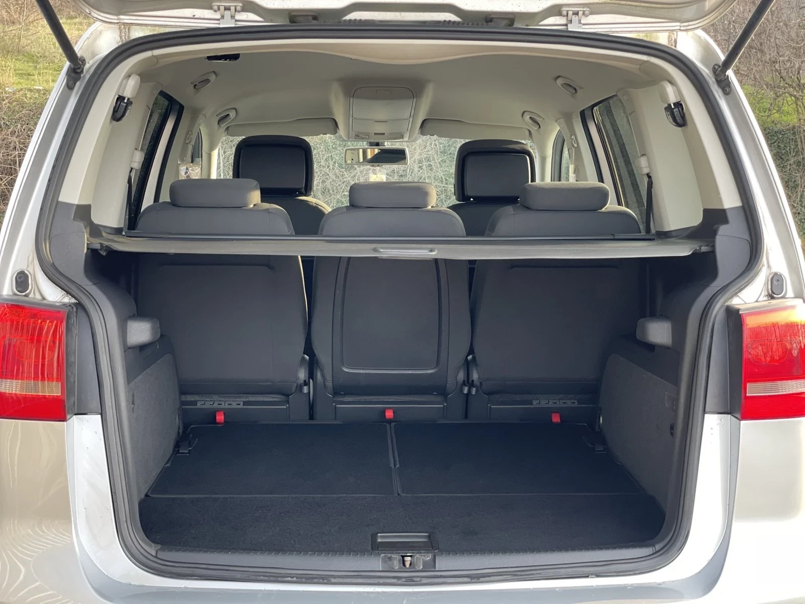 VW Touran 1.6TDI, 105кс, 7-места, ФРАНЦИЯ, 2013г, снимка 13 - Автомобили и джипове - 53713323