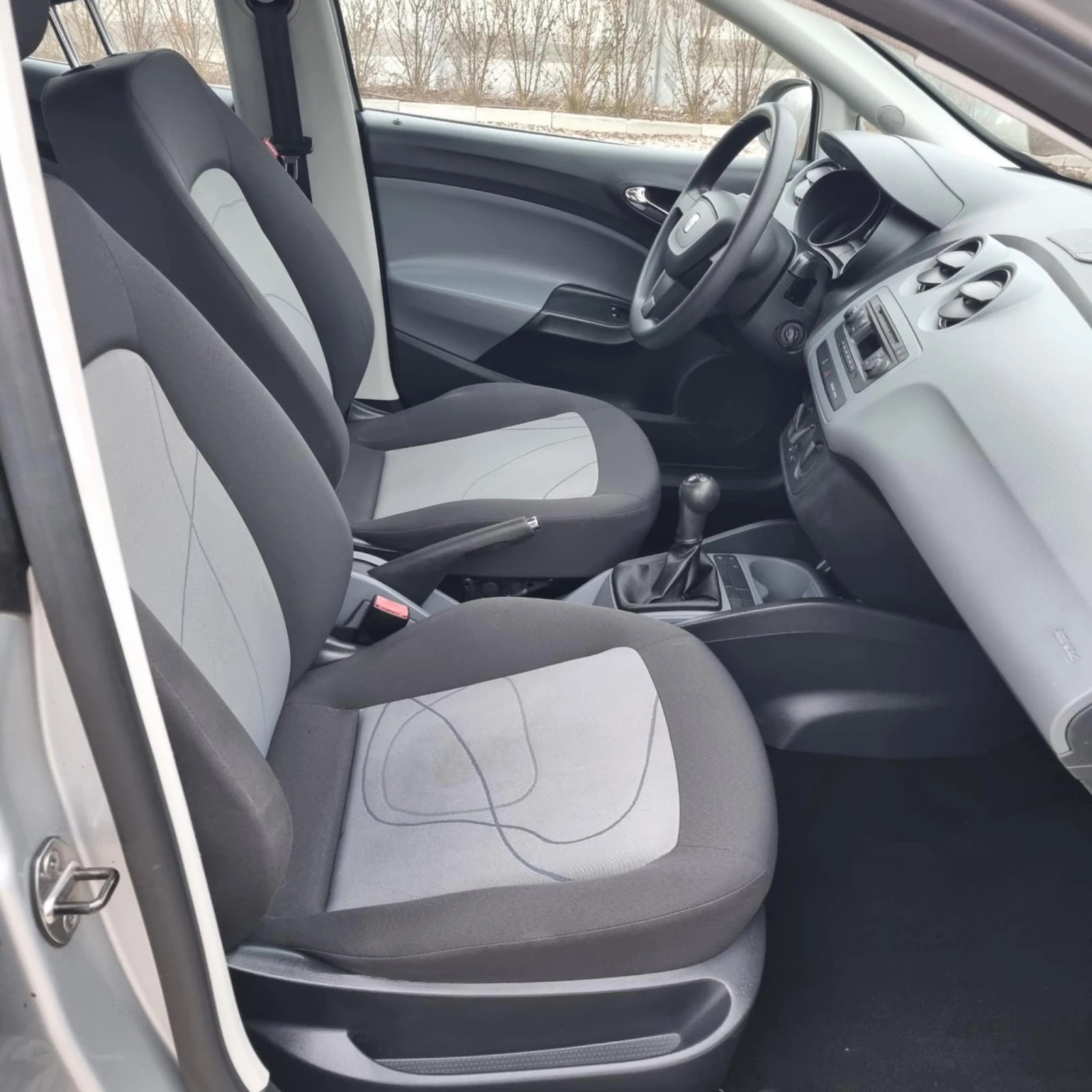 Seat Ibiza 1200 см3, снимка 7 - Автомобили и джипове - 53811718