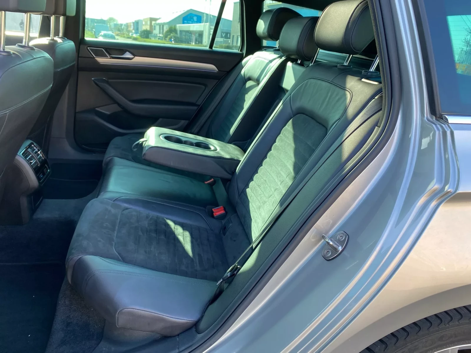 VW Passat /1.4PHEV/218HP/LED/PANO/NAVI/CAM/GTE/HIGHLINE, снимка 16 - Автомобили и джипове - 53907811