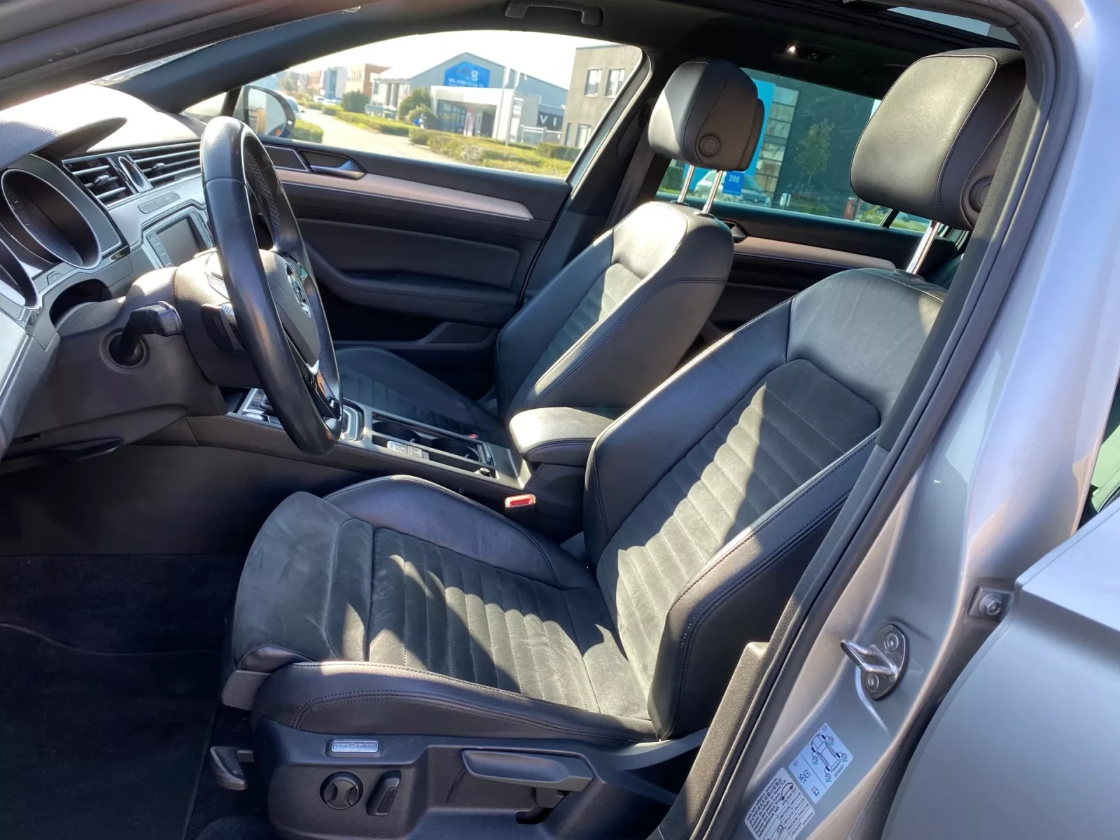 VW Passat /1.4PHEV/218HP/LED/PANO/NAVI/CAM/GTE/HIGHLINE, снимка 7 - Автомобили и джипове - 53907811