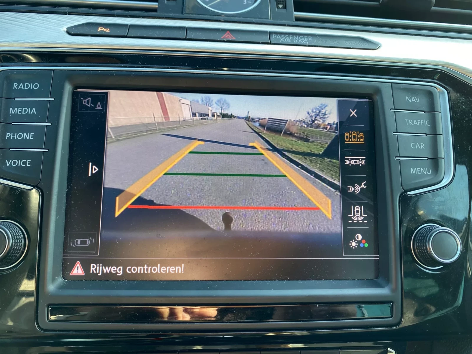 VW Passat /1.4PHEV/218HP/LED/PANO/NAVI/CAM/GTE/HIGHLINE, снимка 13 - Автомобили и джипове - 53907811