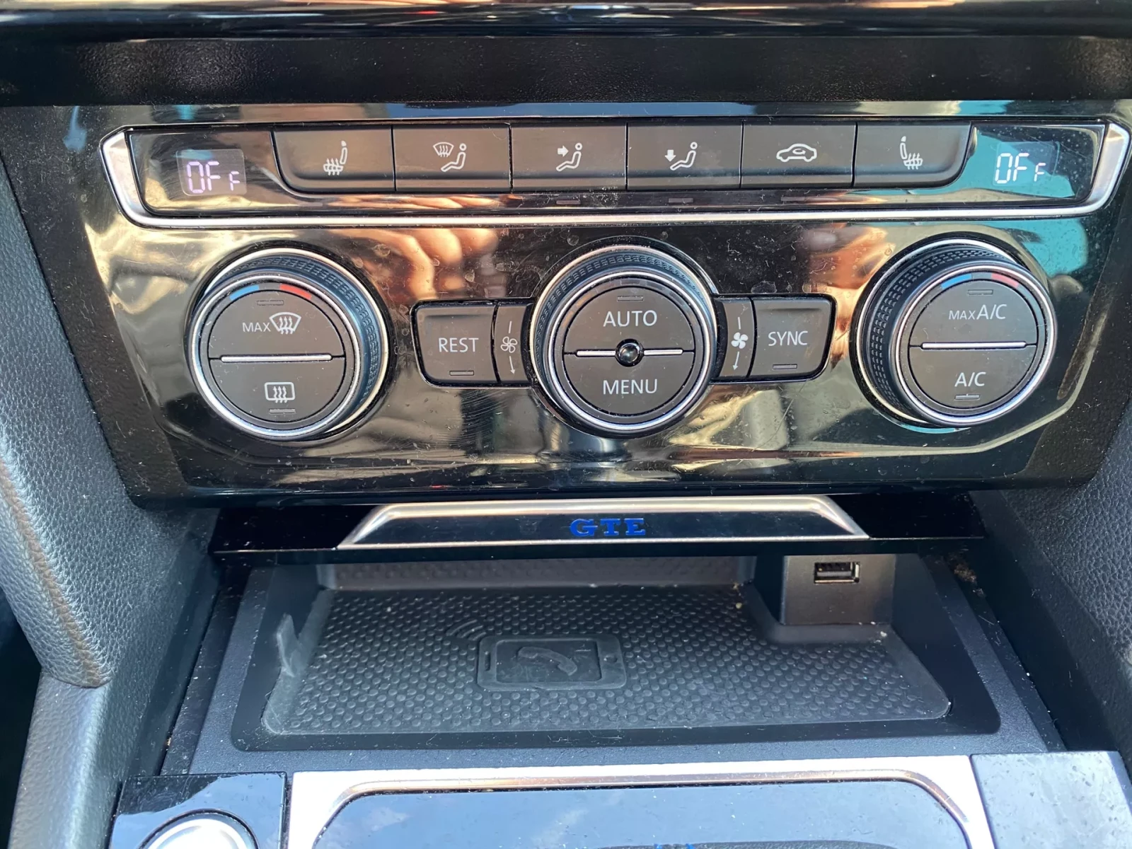 VW Passat /1.4PHEV/218HP/LED/PANO/NAVI/CAM/GTE/HIGHLINE, снимка 10 - Автомобили и джипове - 53907811