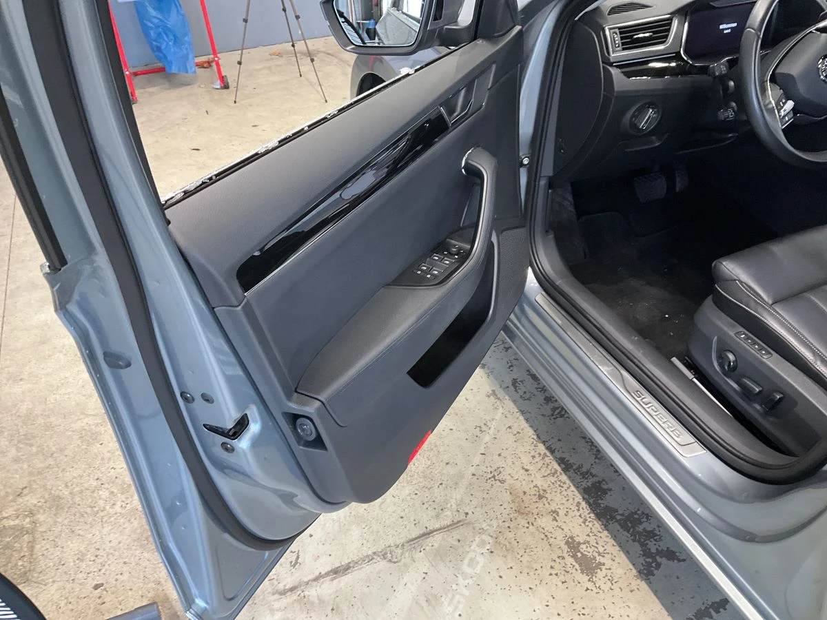 Skoda Superb 2.0 TDI L&K/Canton/Сервизна история/Дигитално/Face, снимка 8 - Автомобили и джипове - 54208457