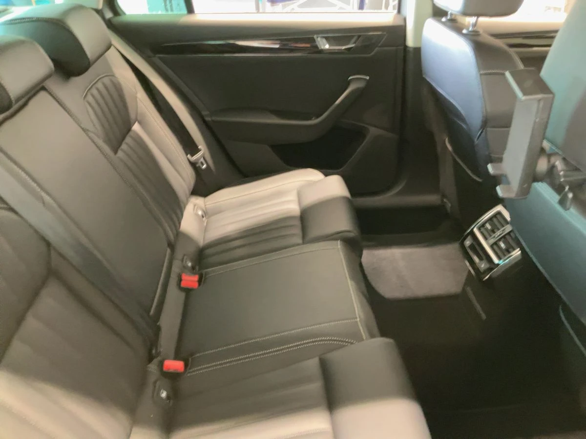 Skoda Superb 2.0 TDI L&K/Canton/Сервизна история/Дигитално/Face, снимка 7 - Автомобили и джипове - 54208457