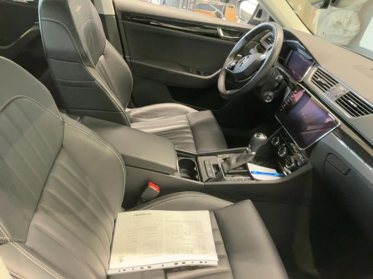 Skoda Superb 2.0 TDI L&K/Canton/Сервизна история/Дигитално/Face, снимка 5 - Автомобили и джипове - 54208457