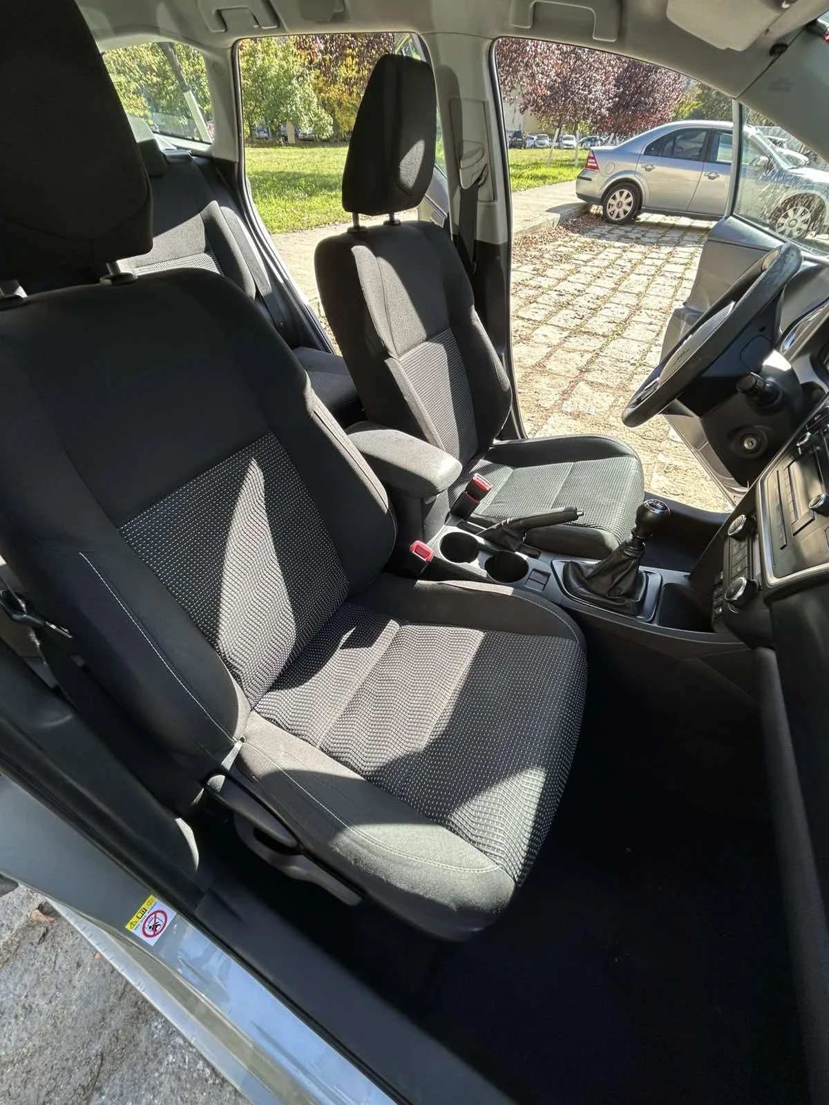 Toyota Auris, снимка 8 - Автомобили и джипове - 54317787