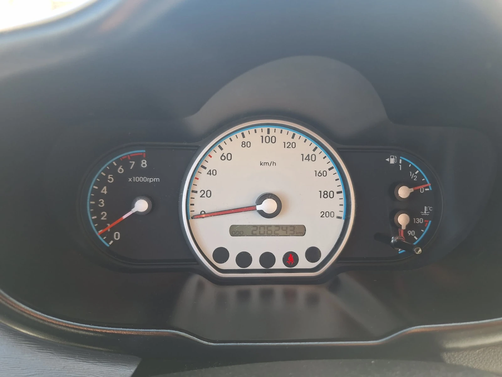 Hyundai I10 1.2i klima, снимка 10 - Автомобили и джипове - 54329659