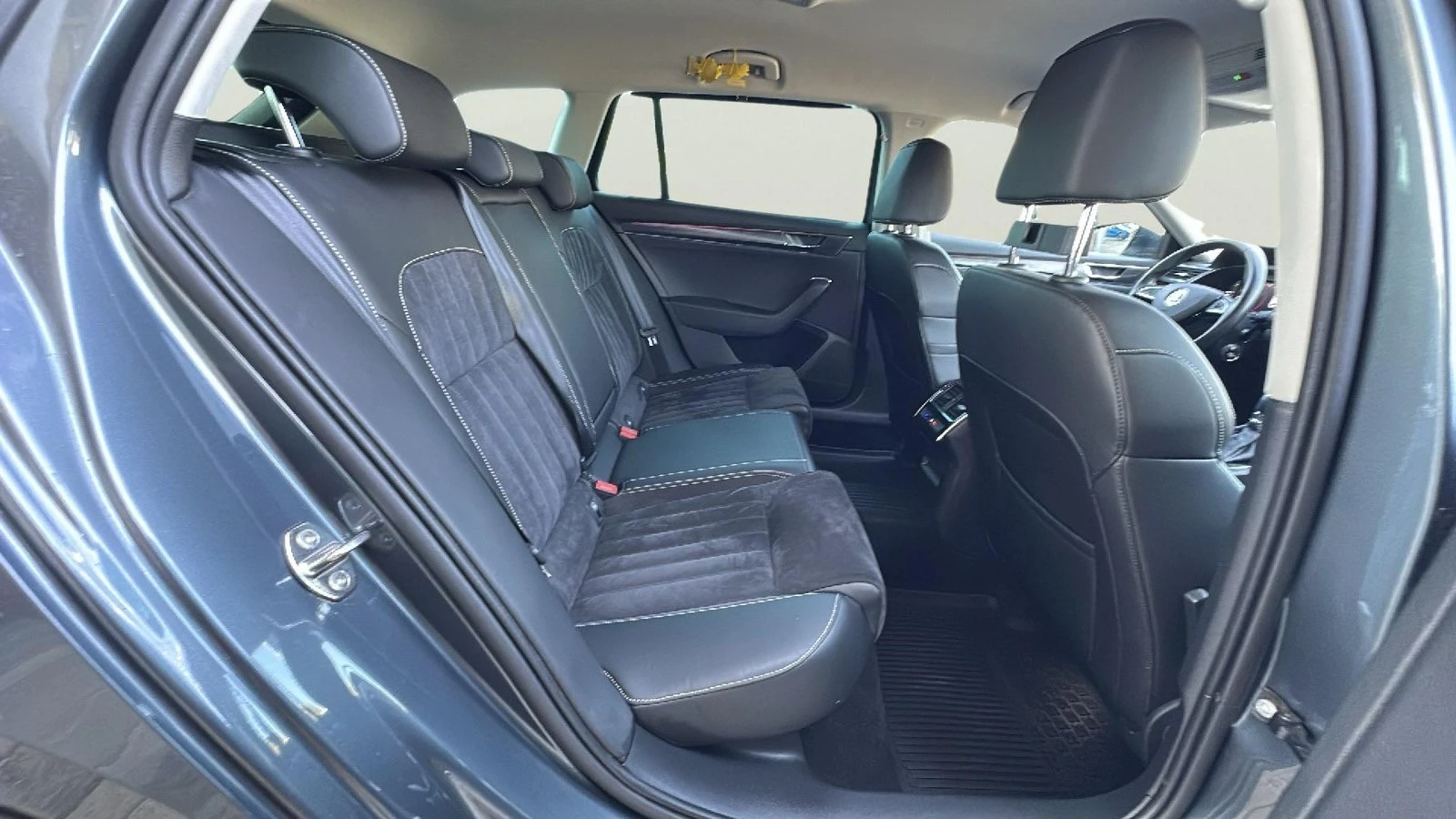 Skoda Superb 1.5 TSI, снимка 13 - Автомобили и джипове - 54540033