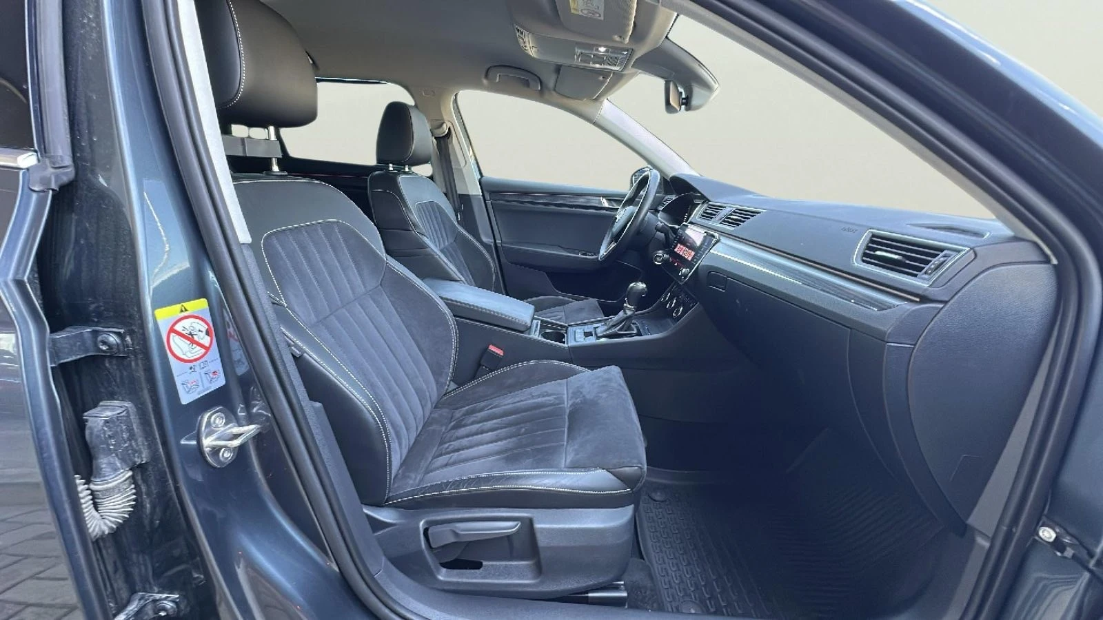 Skoda Superb 1.5 TSI, снимка 12 - Автомобили и джипове - 54540033