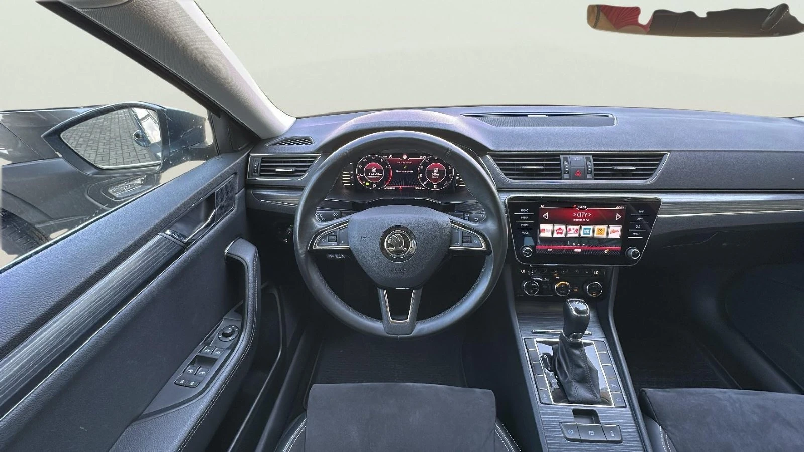 Skoda Superb 1.5 TSI, снимка 11 - Автомобили и джипове - 54540033
