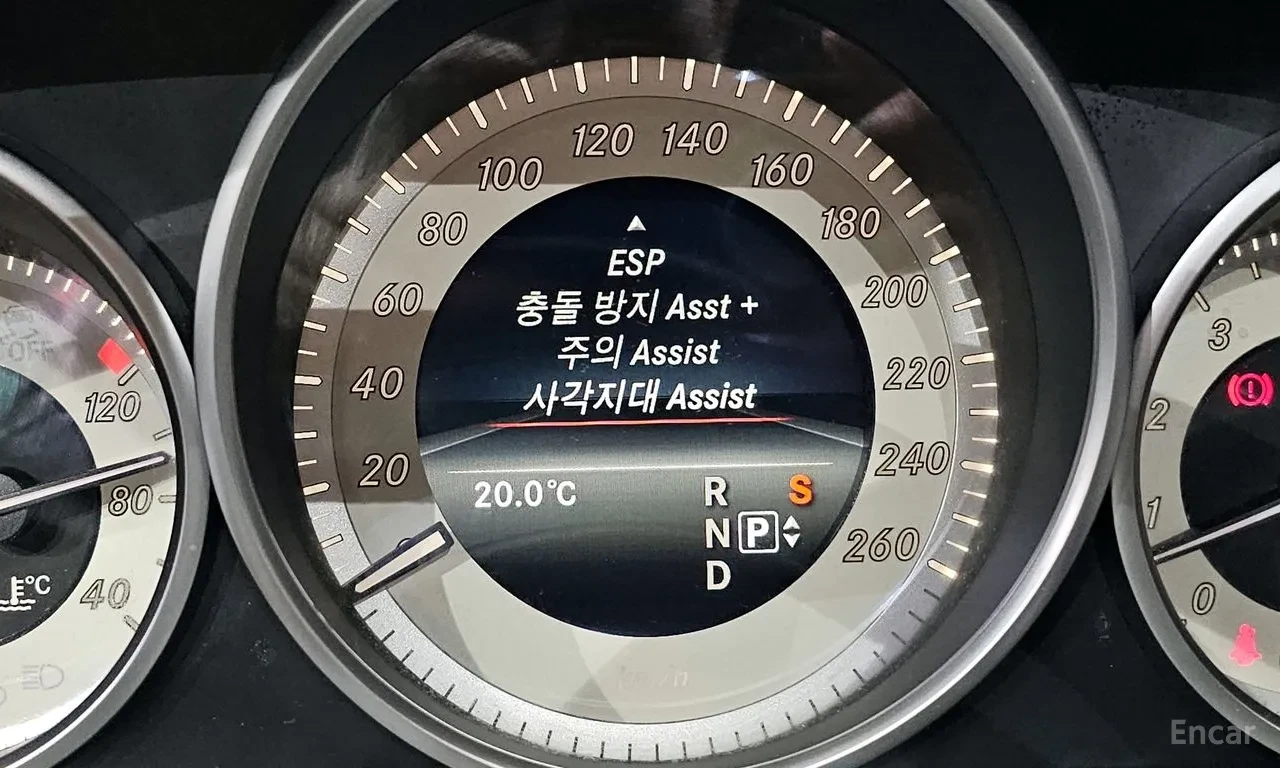 Mercedes-Benz E 200 AVANTGARDE, снимка 13 - Автомобили и джипове - 54735750