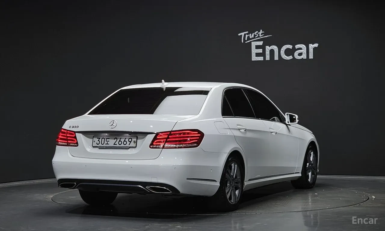Mercedes-Benz E 200 AVANTGARDE, снимка 4 - Автомобили и джипове - 54735750