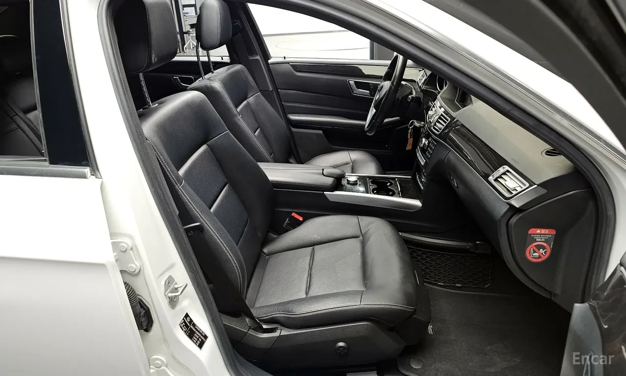 Mercedes-Benz E 200 AVANTGARDE, снимка 8 - Автомобили и джипове - 54735750