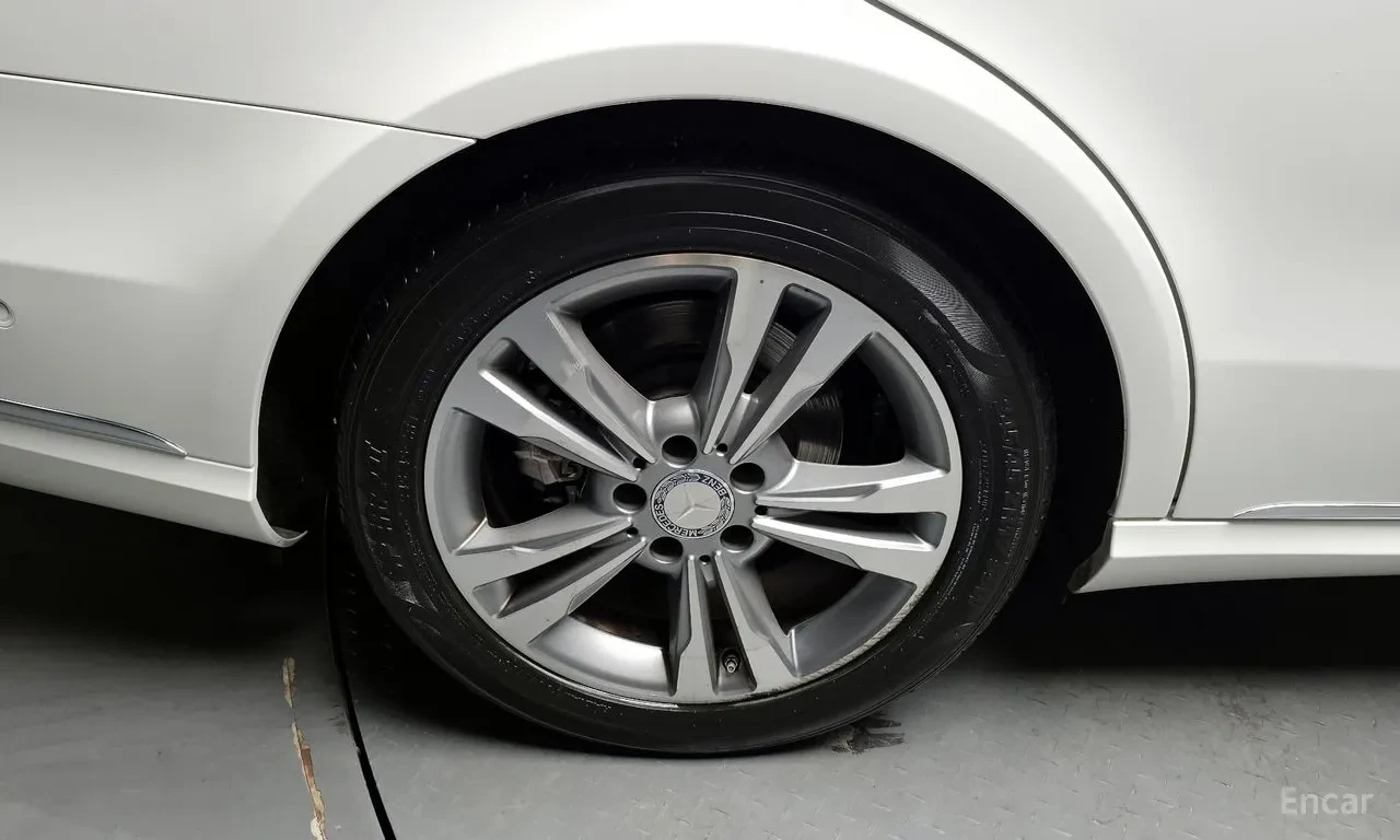 Mercedes-Benz E 200 AVANTGARDE, снимка 16 - Автомобили и джипове - 54735750