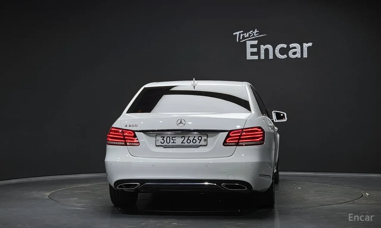 Mercedes-Benz E 200 AVANTGARDE, снимка 2 - Автомобили и джипове - 54735750