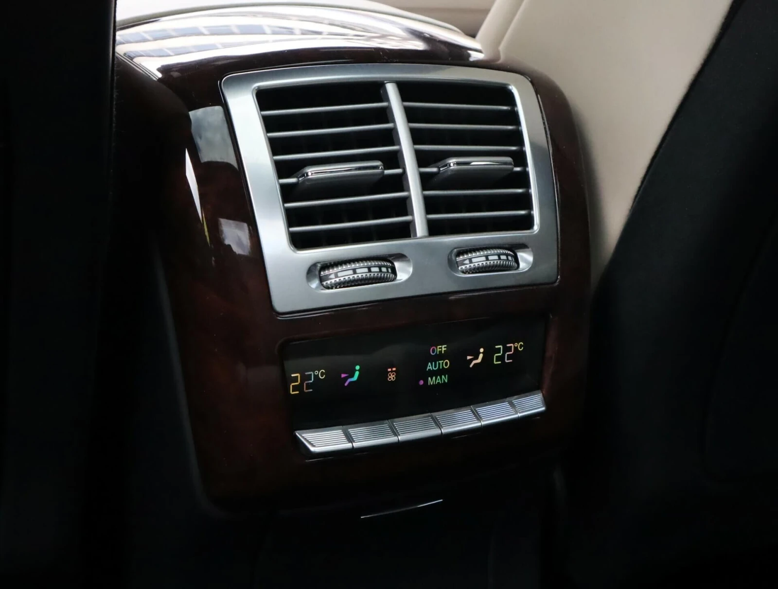 Mercedes-Benz S 500 4Matic/Designo/Harman Kardon/Алкантар/Шибедах/Nigh, снимка 14 - Автомобили и джипове - 54743044
