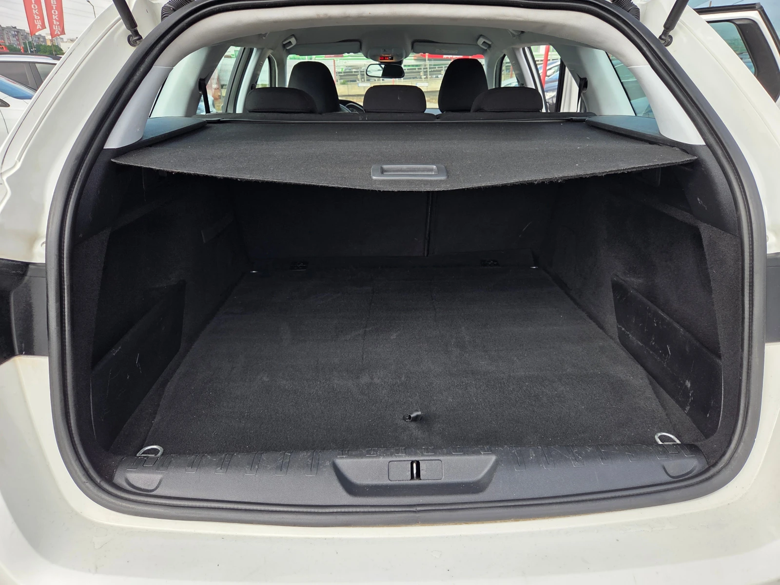 Peugeot 308 1.6 BlueHDI/SW/Navi, снимка 13 - Автомобили и джипове - 54777949