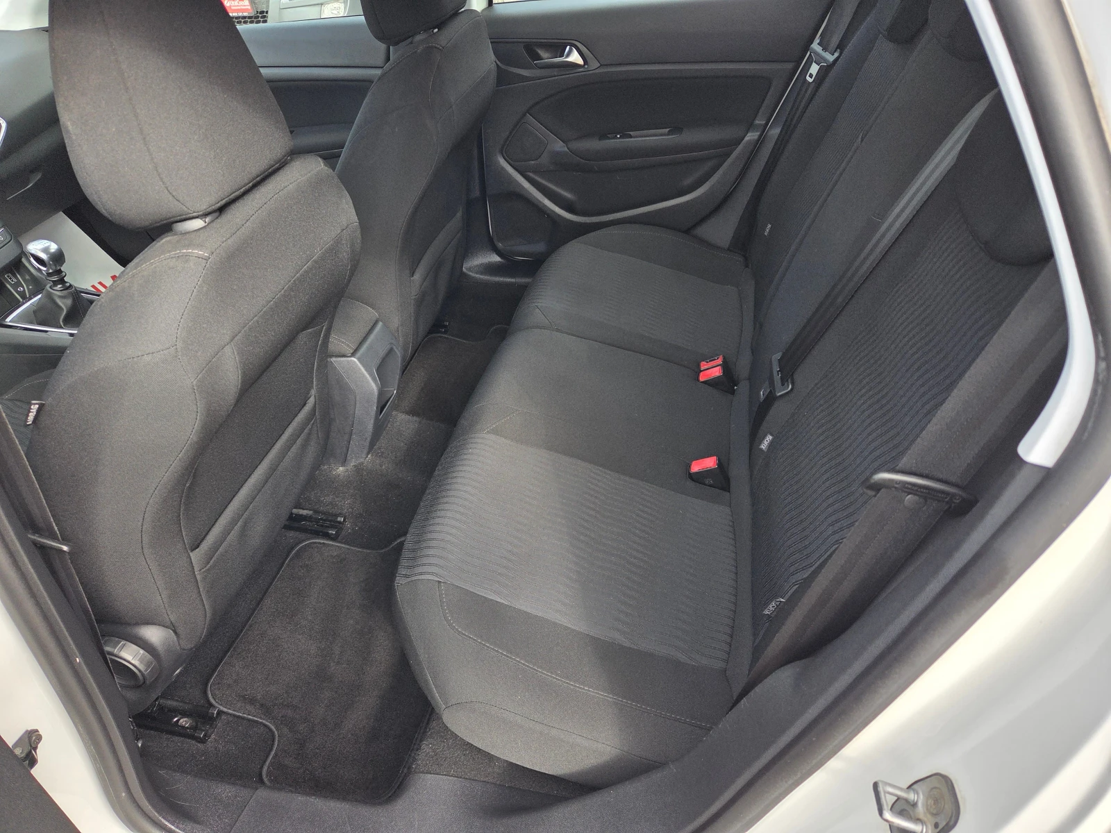 Peugeot 308 1.6 BlueHDI/SW/Navi, снимка 9 - Автомобили и джипове - 54777949