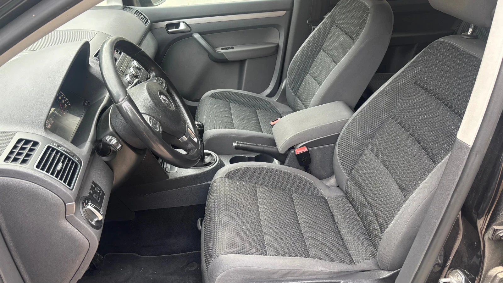 VW Touran, снимка 5 - Автомобили и джипове - 54962672