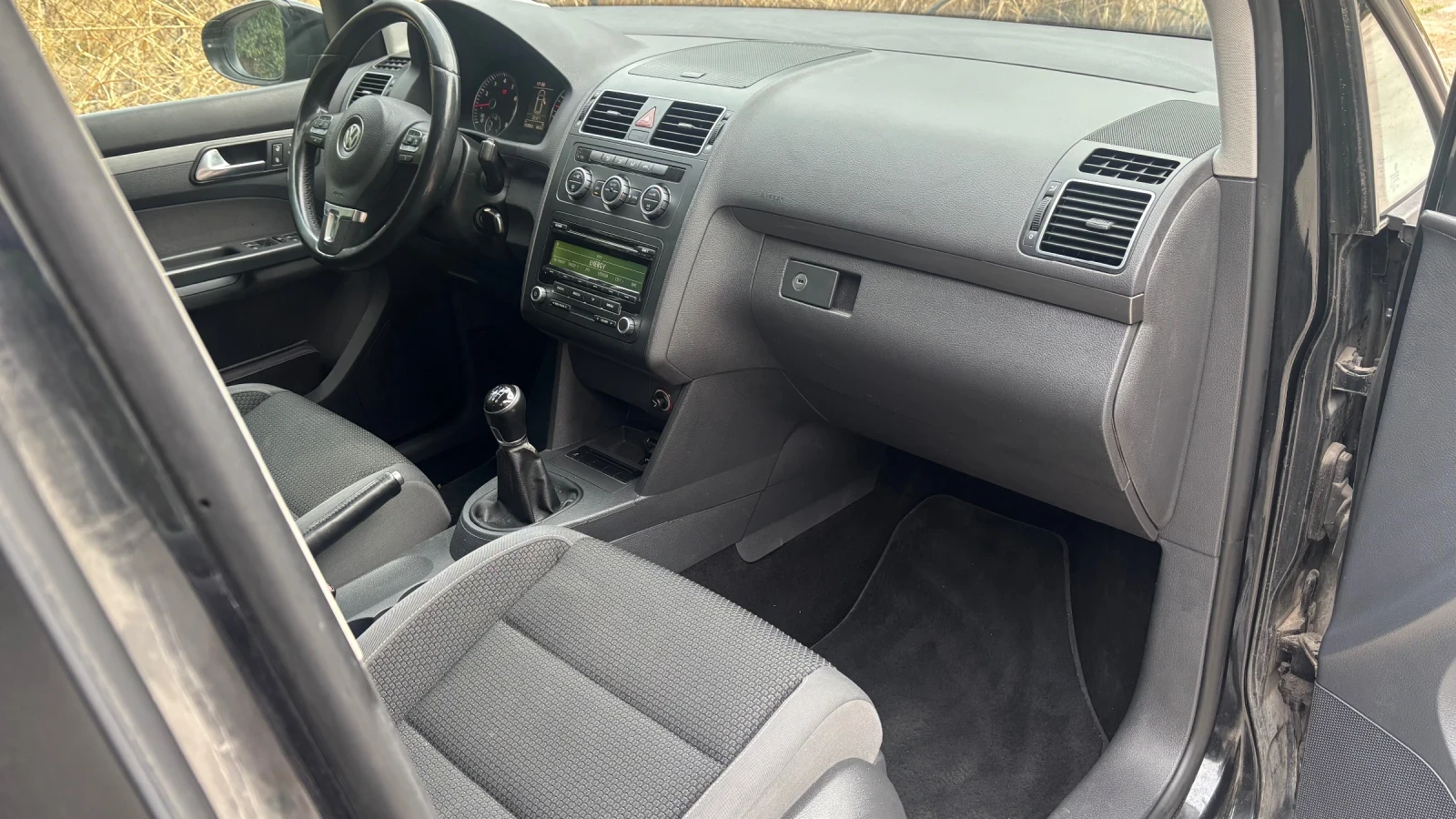 VW Touran, снимка 10 - Автомобили и джипове - 54962672
