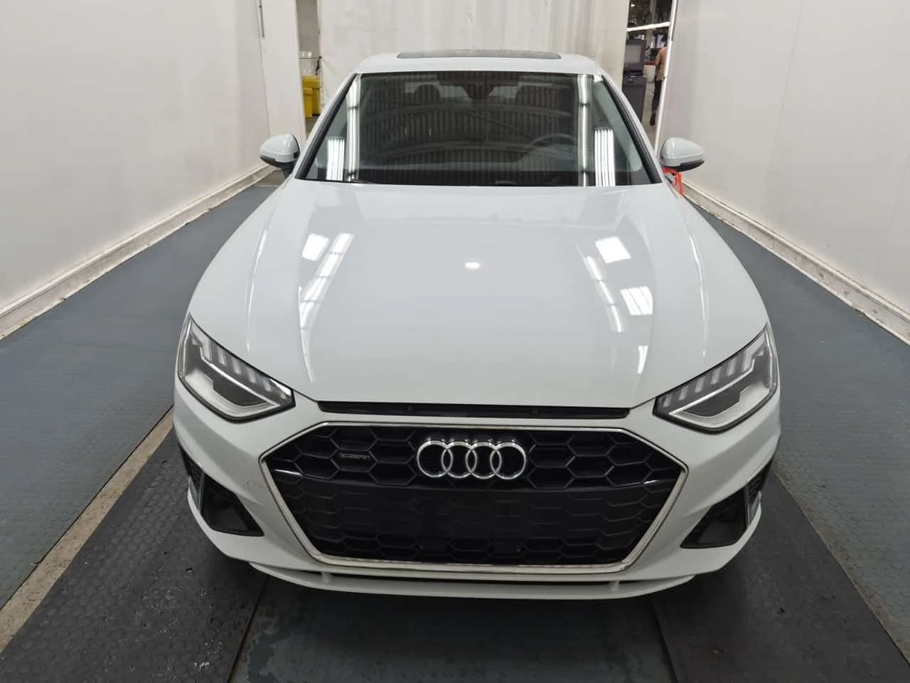 Audi A4 PROGRESSIV /DISTRONIC/LED/ШИБИДАХ/АВТОКРЕДИТ, снимка 7 - Автомобили и джипове - 55076327