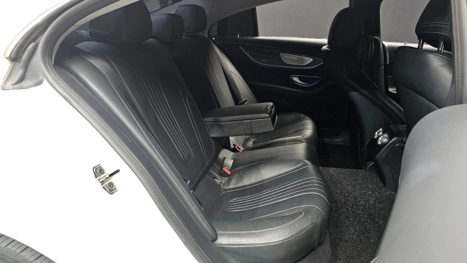 Mercedes-Benz CLS 300 AMG line//Подгрев/ШИБЕДАХ//HUD/, снимка 11 - Автомобили и джипове - 55299260