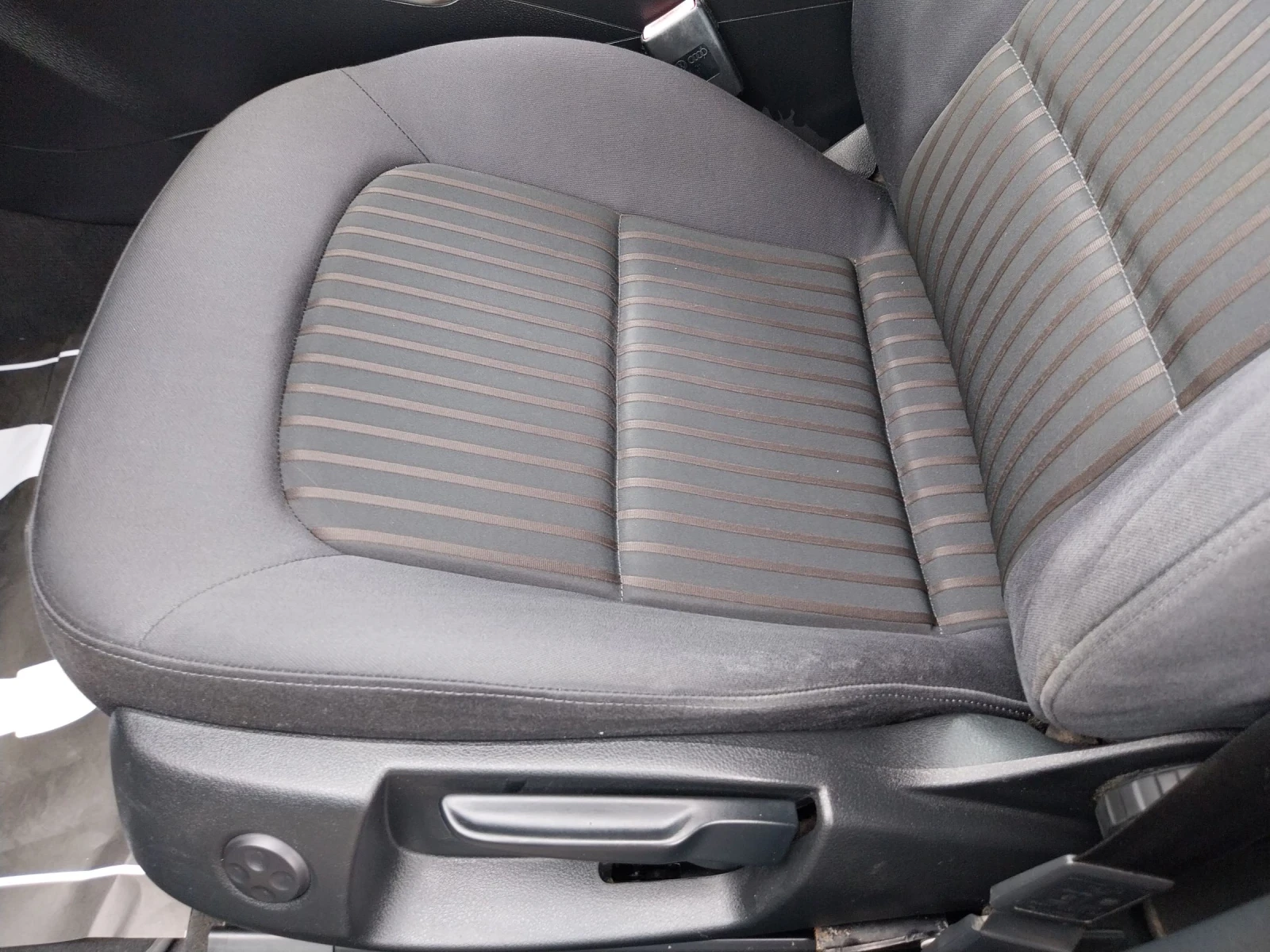 Audi A4 2.0 TDI, снимка 8 - Автомобили и джипове - 55404814