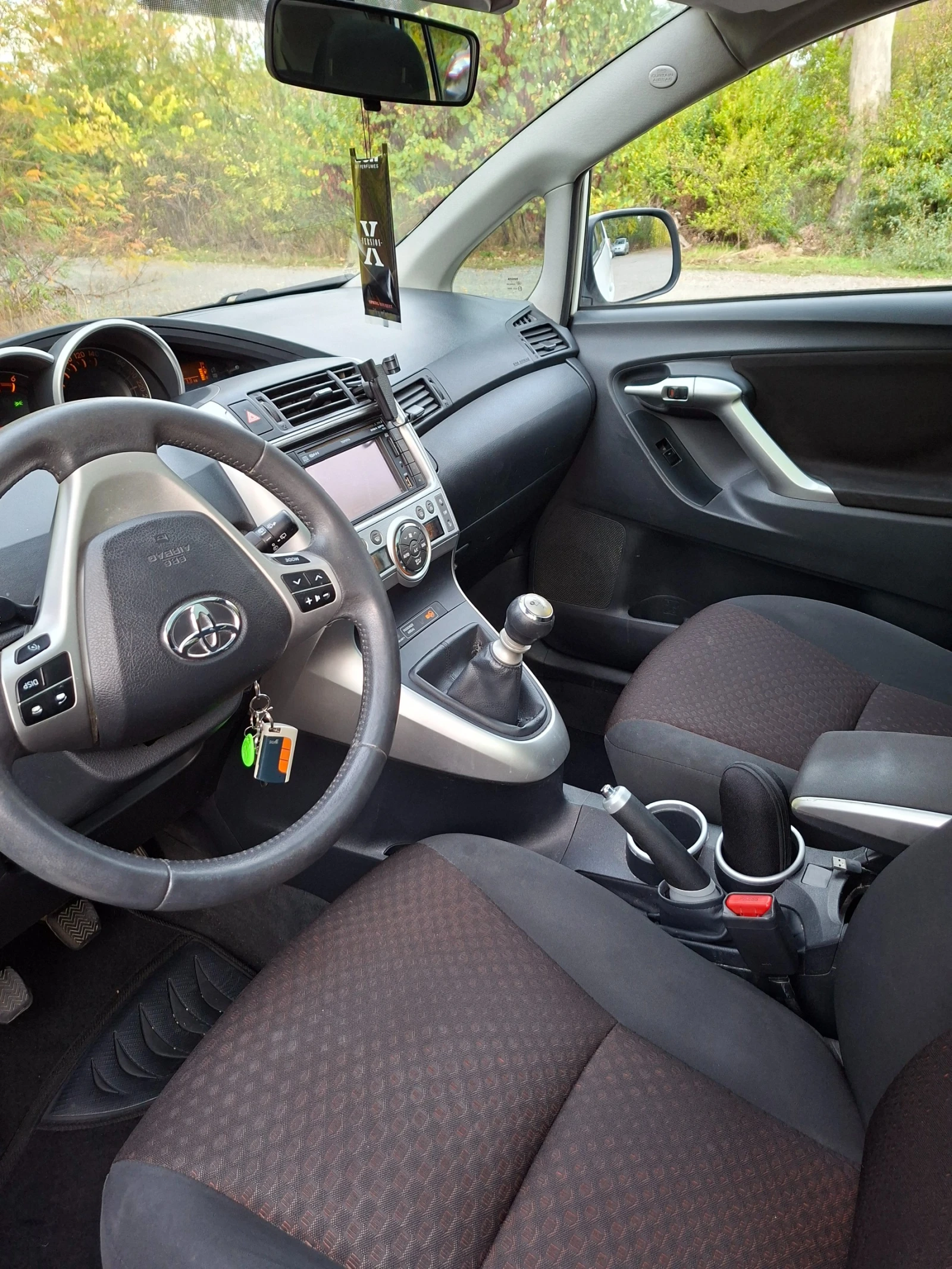 Toyota Verso 2.0 D4D (126к.с.), снимка 9 - Автомобили и джипове - 56691264