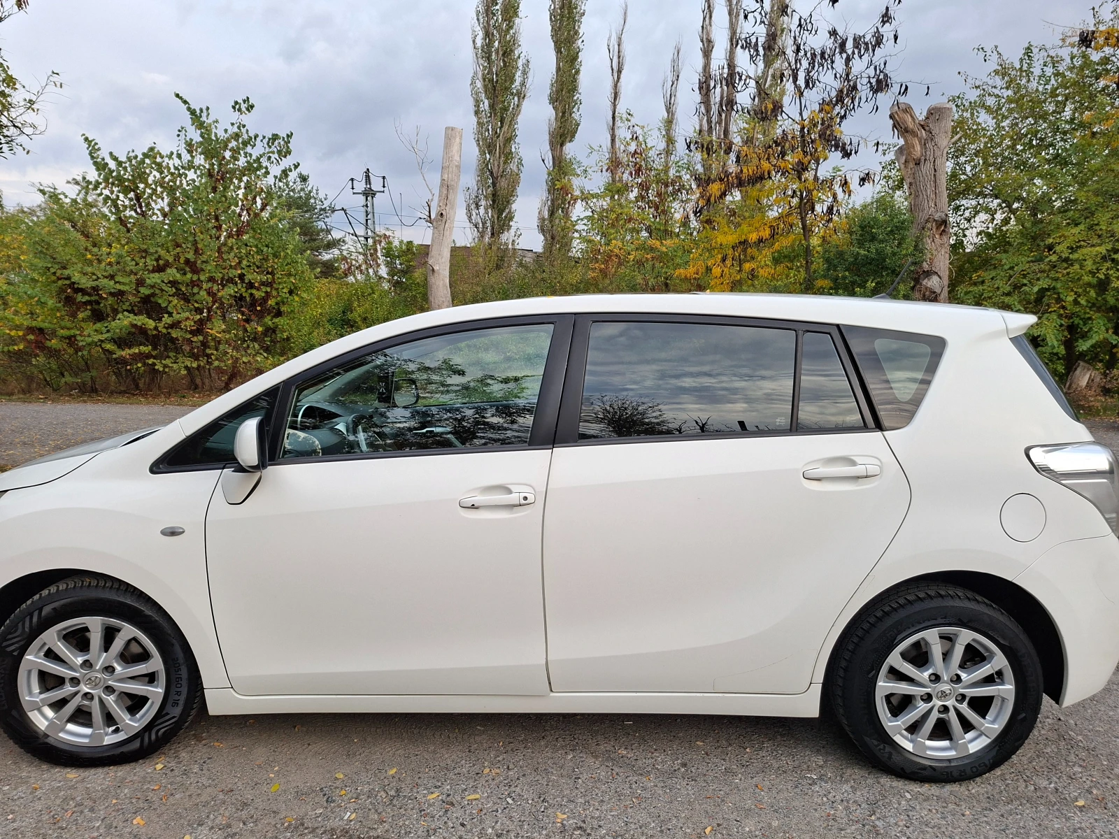 Toyota Verso 2.0 D4D (126к.с.), снимка 3 - Автомобили и джипове - 56691264