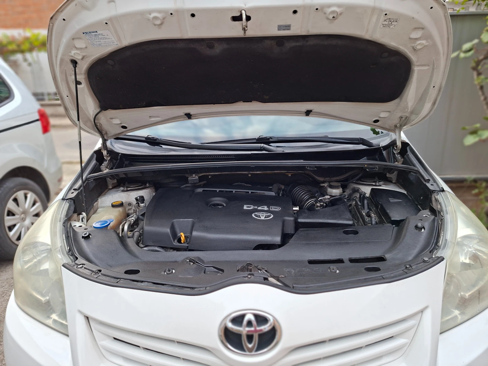 Toyota Verso 2.0 D4D (126к.с.), снимка 7 - Автомобили и джипове - 56691264