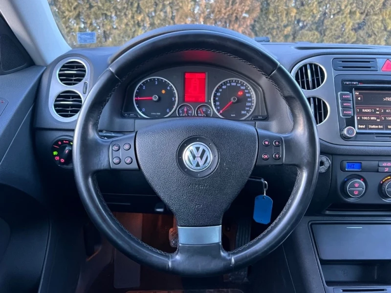 VW Tiguan, снимка 9 - Автомобили и джипове - 49320478