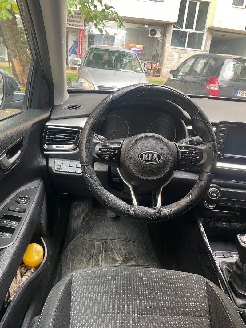 Kia Stonic, снимка 7 - Автомобили и джипове - 52343724