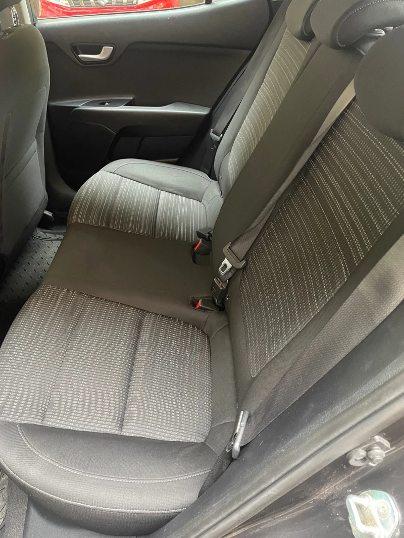 Kia Stonic, снимка 8 - Автомобили и джипове - 52343724
