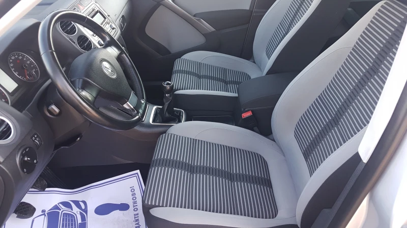 VW Tiguan 2.0TDI 4×4, снимка 14 - Автомобили и джипове - 53164557