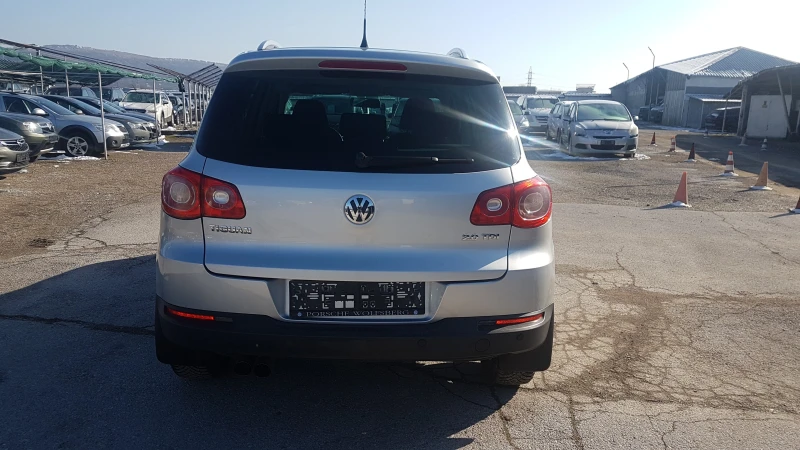 VW Tiguan 2.0TDI 4×4, снимка 4 - Автомобили и джипове - 53164557