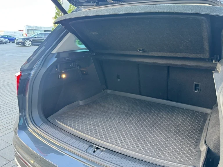 VW Tiguan Elegance 2.0 TDI SCR 4MOTION DSG, снимка 17 - Автомобили и джипове - 56020494