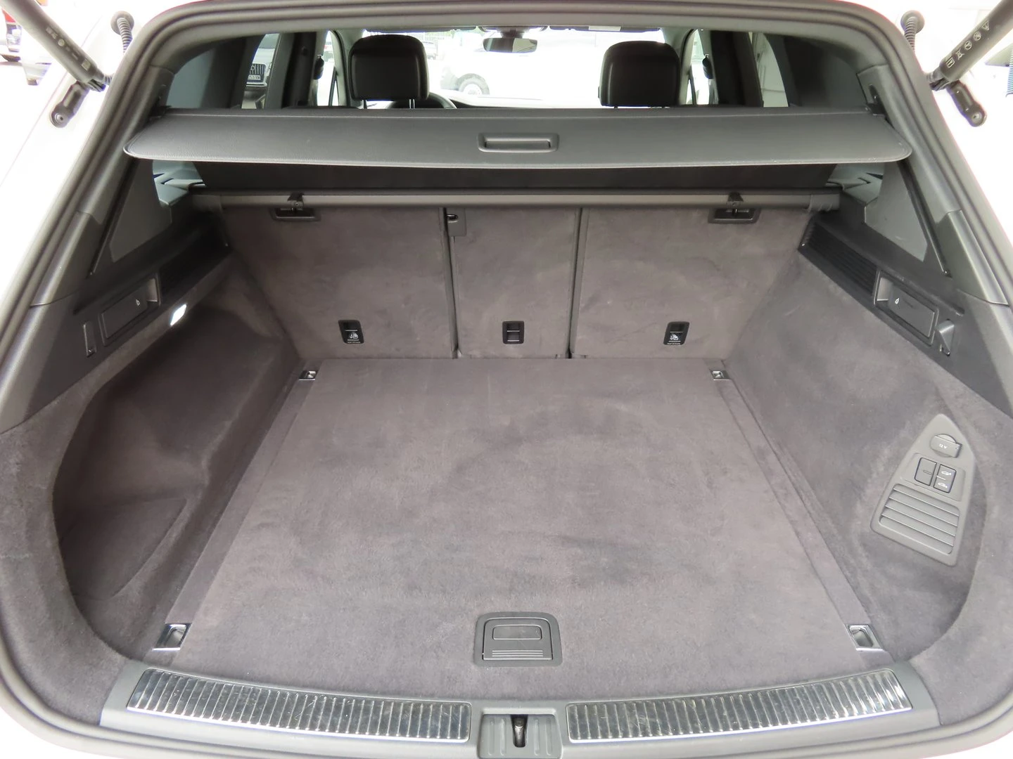VW Touareg R-Line 3.0 V6 TDI SCR 4MOTION - изображение 4