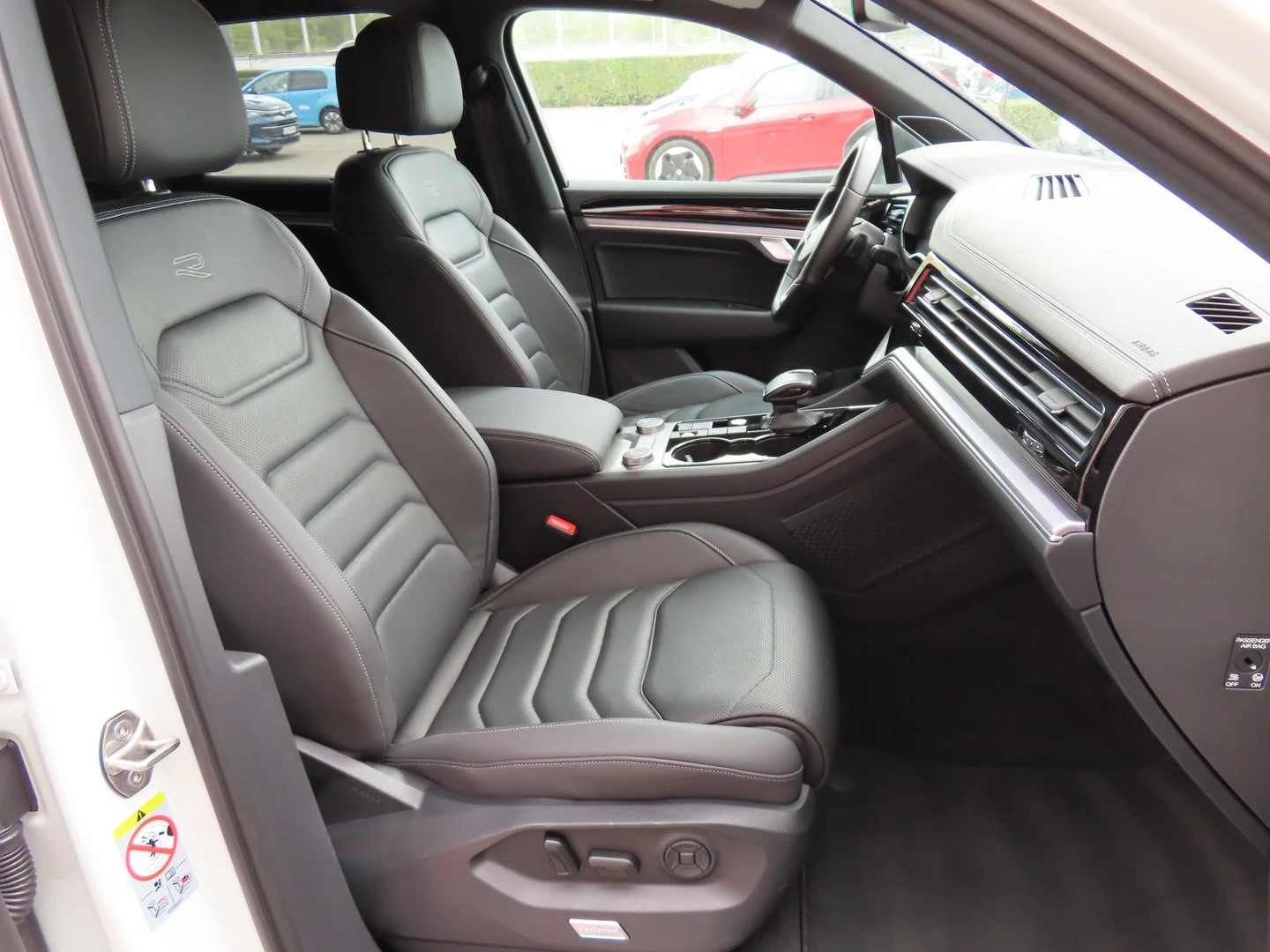 VW Touareg R-Line 3.0 V6 TDI SCR 4MOTION - изображение 7