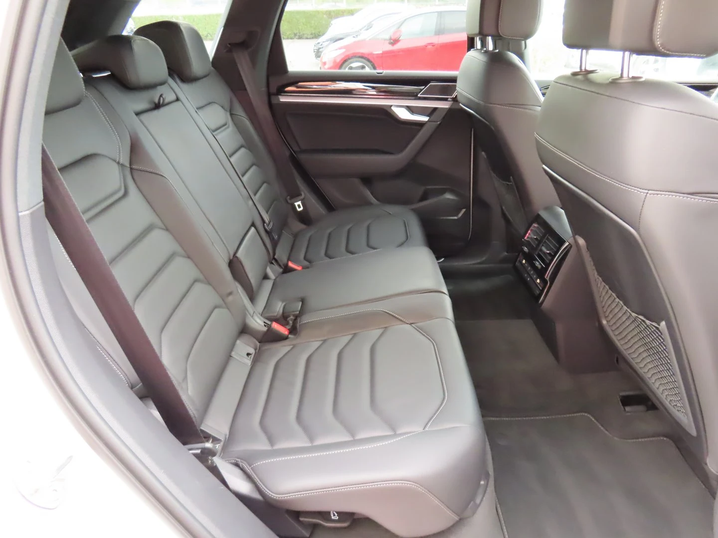 VW Touareg R-Line 3.0 V6 TDI SCR 4MOTION - изображение 8