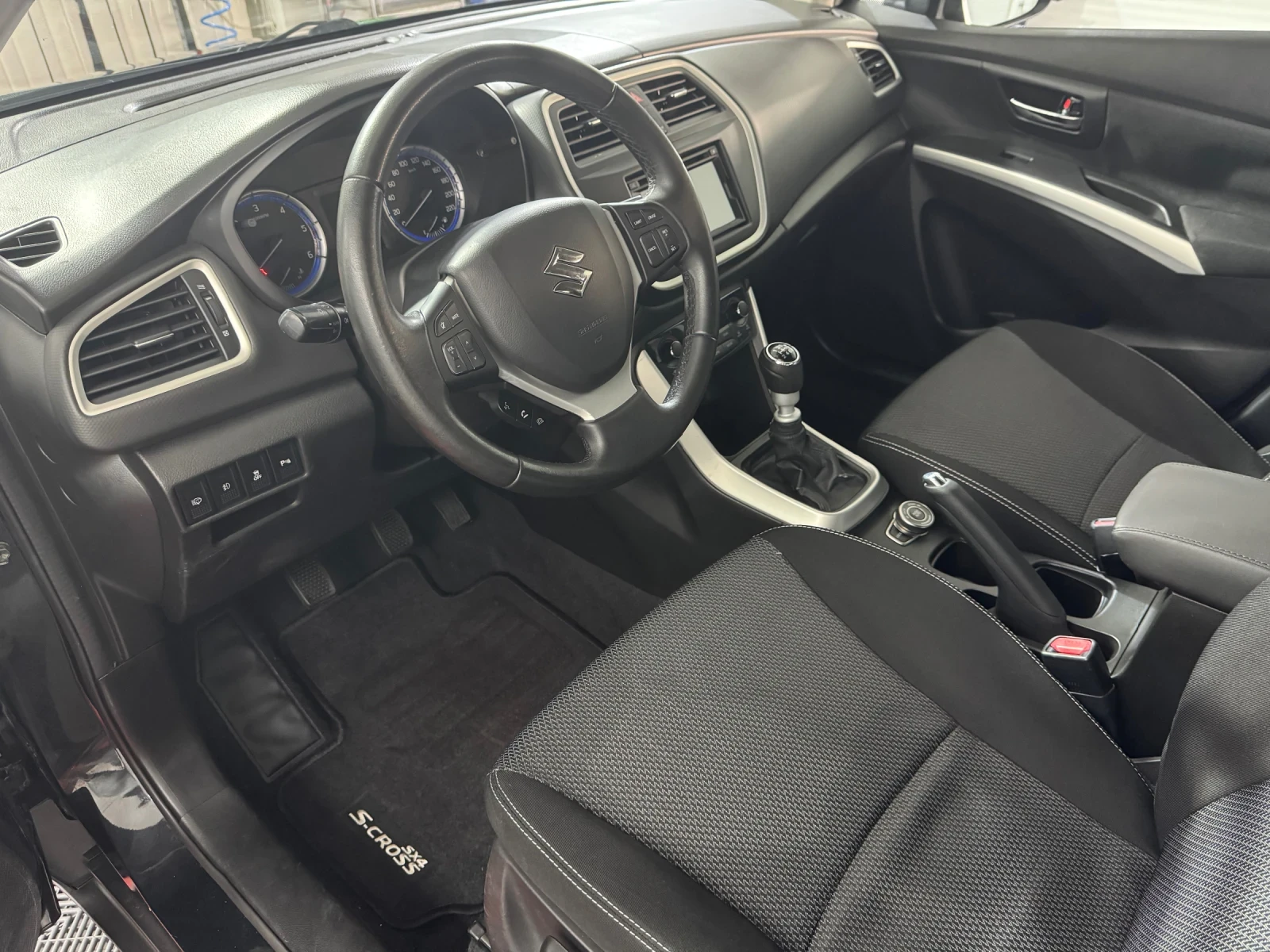 Suzuki SX4 S-Cross 1.6 D - 4x4 * Блокаж * Keyless * Camera * Xenon, снимка 9 - Автомобили и джипове - 54195641