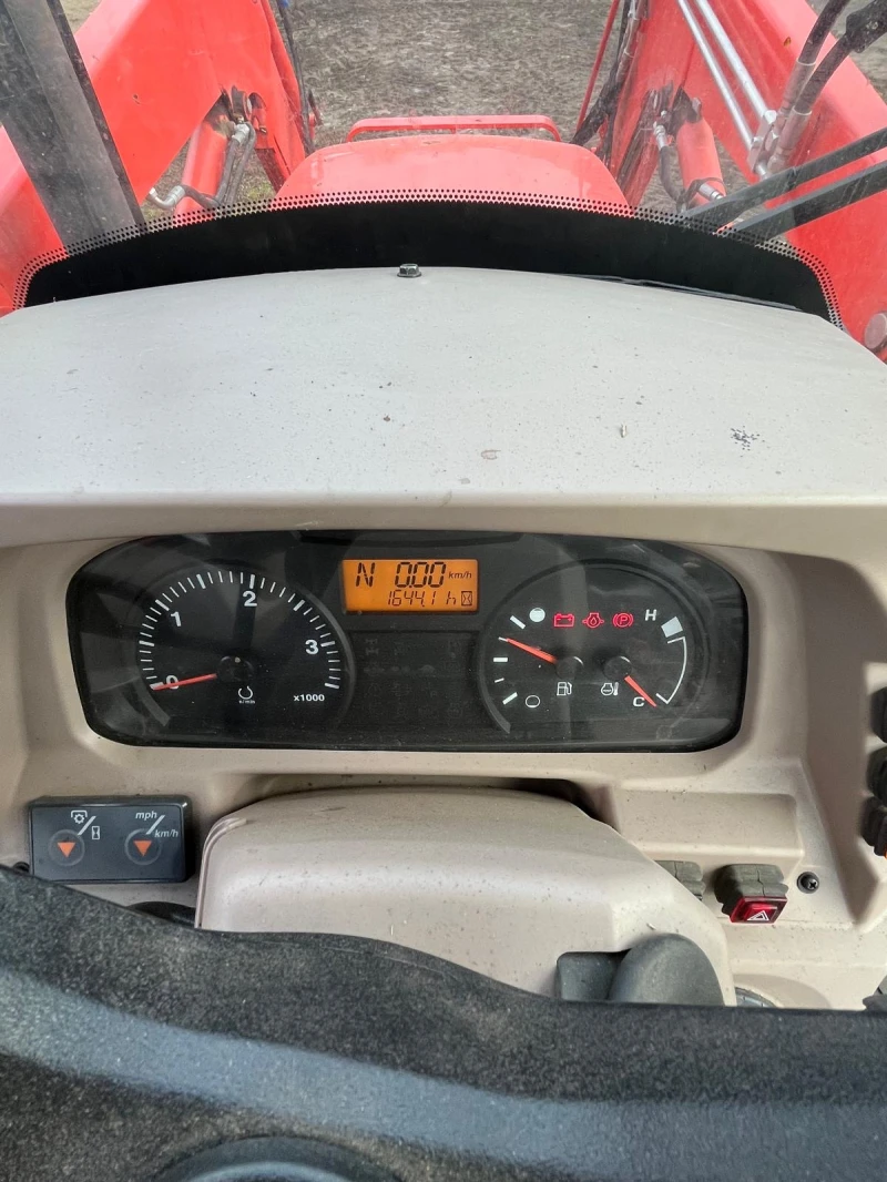 Трактор Kubota M7060 С ТОВАРАЧ ЛИЗИНГ, снимка 4 - Селскостопанска техника - 48139486