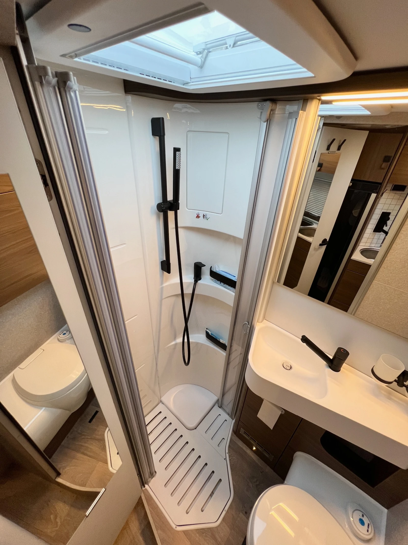 Кемпер HYMER / ERIBA 4Х4 MLT 580 - изображение 10