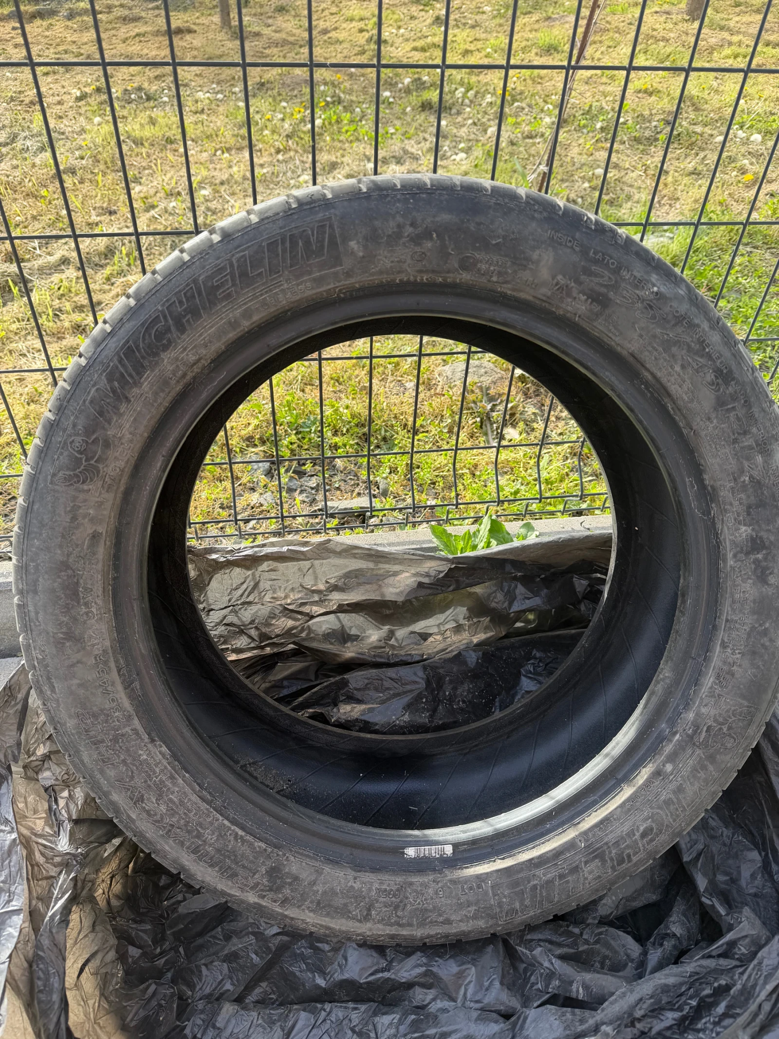 Гуми Летни 235/45R17, снимка 2 - Гуми и джанти - 54219666