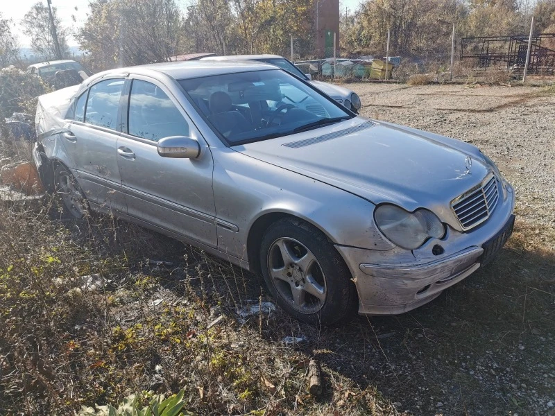 Mercedes-Benz C 220 W203 2.2CDI, снимка 2 - Автомобили и джипове - 47299614